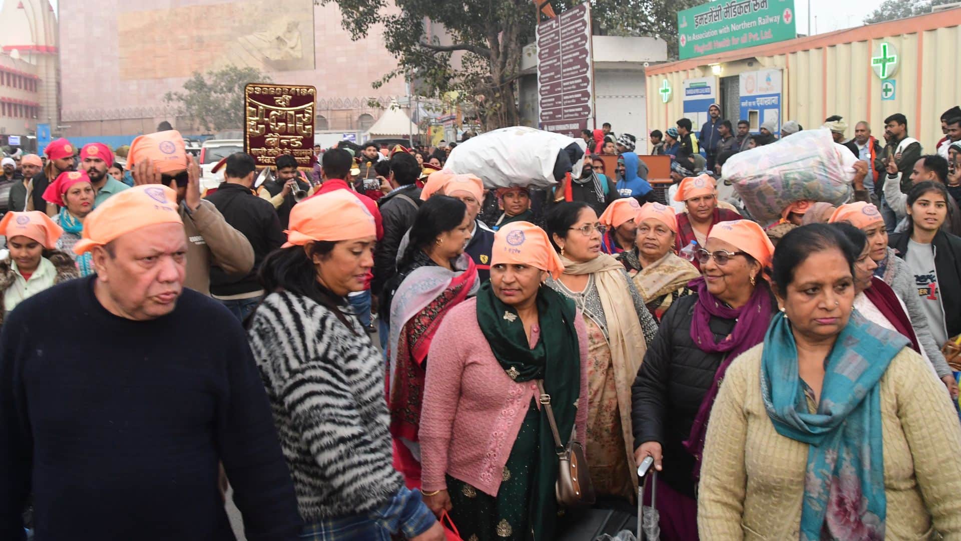 Ravidas Jayanti Sant Niranjan Das arrived at kashi Jai Gurudev-Tan Gurudev resonated Italy attended