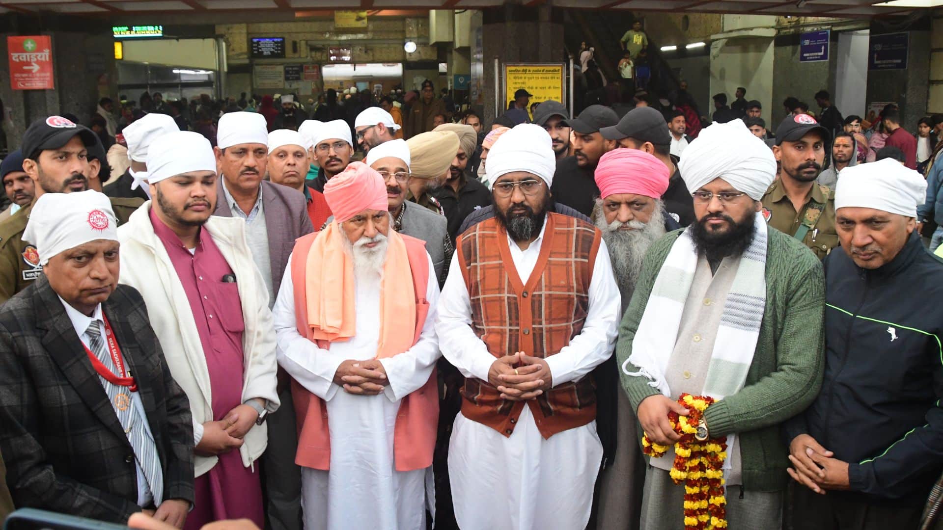 Ravidas Jayanti Sant Niranjan Das arrived at kashi Jai Gurudev-Tan Gurudev resonated Italy attended