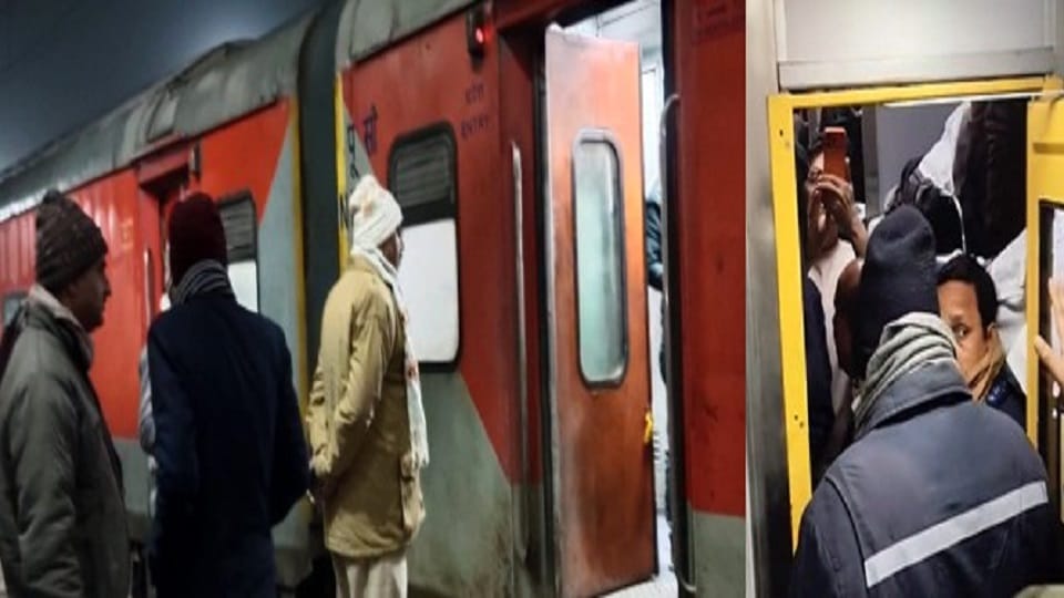 अलीगढ़ रेलवे स्टेशन पर खड़ी फरक्का एक्सप्रेस