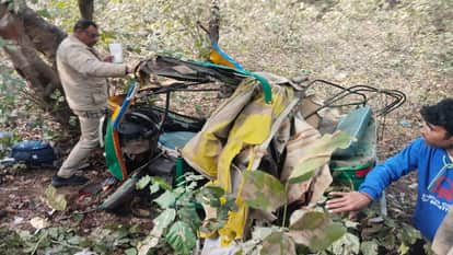 Agra Accident: Container Crushes Two Autos in Khandoli