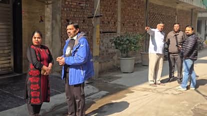 couple committed suicide struggling with financial difficulties in Delhi