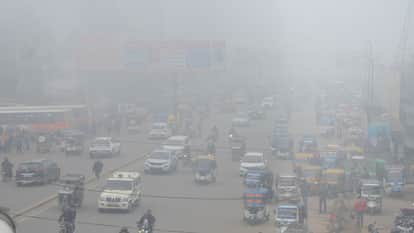 Dense fog in Bareilly imd alert for rain on 1st February