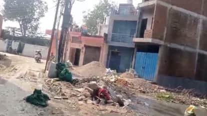 Jhansi: Due to lack of drainage system, water accumulated near the houses.