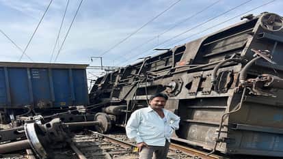 Two wagons of a goods train going from Manendragarh Darritola to Tiger Hills derailed in Chhattisgarh