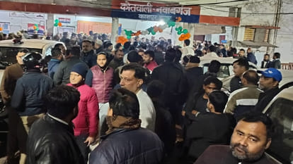 Lawyers surround Nawabganj police station after former Bar Association general secretary is taken into custody