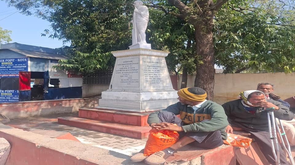 Locked Gandhi Memorial Reopened by Congress Workers on Martyrdom Day in Agra