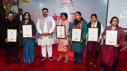 Amar Ujala Best Pradhan program Minister Ravindra Jaiswal honored village heads in varanasi