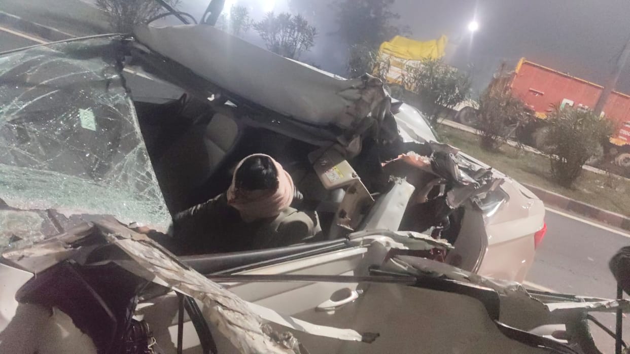 Bihar Vaishali doctor couple died in a road accident on the Hajipur Muzaffarpur NH Hajipur news