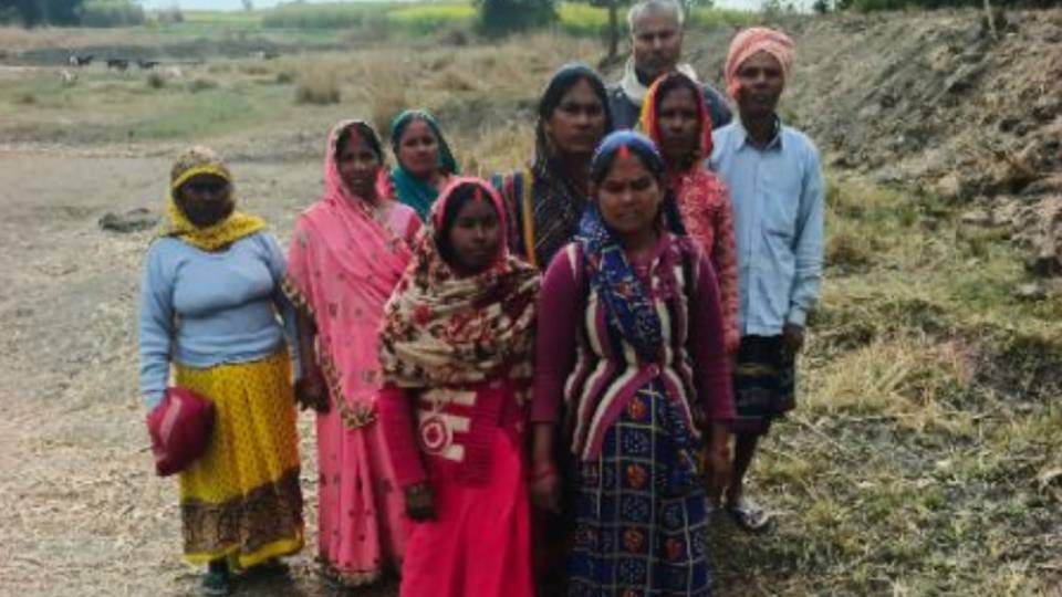 huge discrepancy in MGNREGA attendance in Ayodhya monitoring of muster roll and online attendance has failed