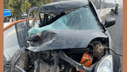 हिसार में एनएच-9 पर भीषण हादसा:स्विफ्ट कार की ट्रक से टक्कर में एक की मौत, दो  घायल गंभीर - Tragic Accident On Nh-9 In Hisar One Dead, Two Seriously  Injured In Collision