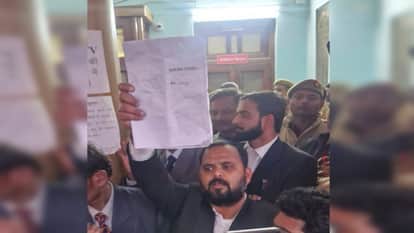 UP Bar Council Election: Advocates protested against rigging in voting, there was commotion.