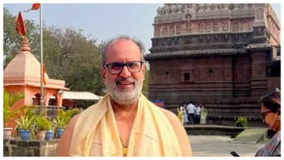 Tu Yaa Main producer Anand L. Rai seeks blessings at Grishneshwar Jyotirlinga temple in Aurangabad Maharashtra