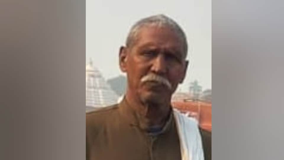 Container truck ran over two auto-rickshaws Six people Killed in agra