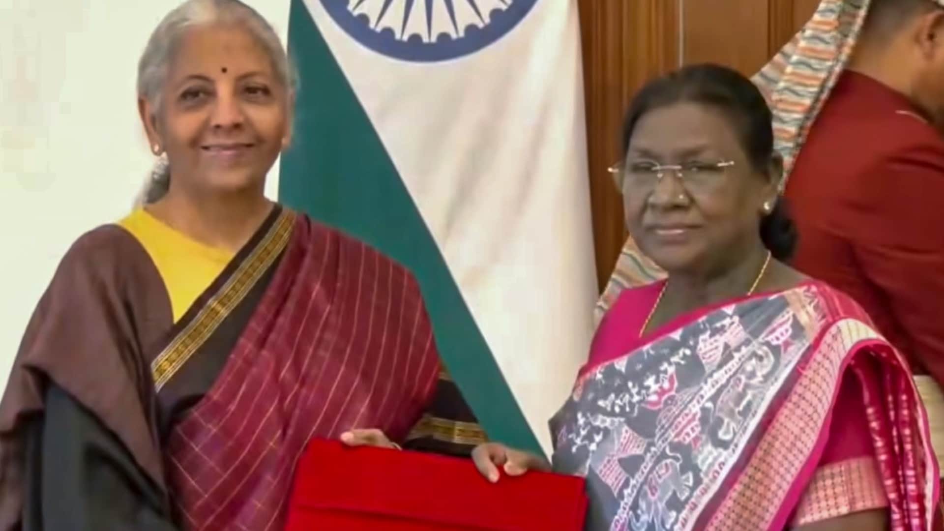 Union Budget 2026 Finance Minister Nirmala Sitharaman and her team President Droupadi Murmu see pictures