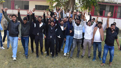 Upper caste students protested at Gorakhpur University news in hindi