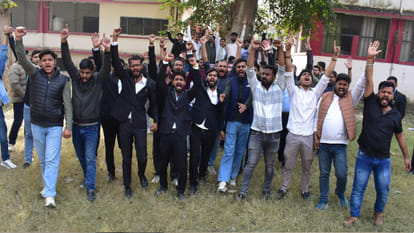Upper caste students protested at Gorakhpur University news in hindi