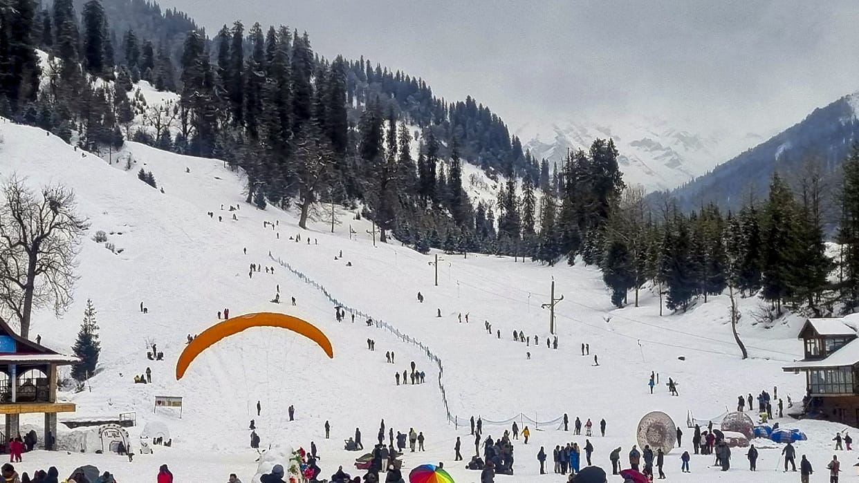 Dense Fog to Persist, Rain Likely from February 8, Cold Wave Disrupts Daily Life