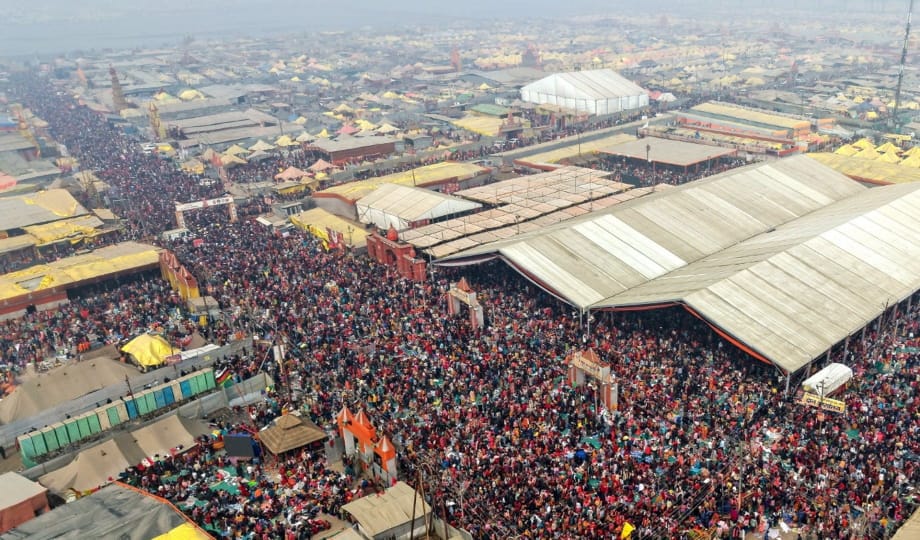 Prayagraj Magh Purnima 2026 Live Maghi Purnima Puja Snan Triveni Sangam Photos Video News in Hindi