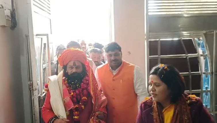 Mahant Raju Das of Ayodhya give statement against Shankaracharya Avimukteshwaranand