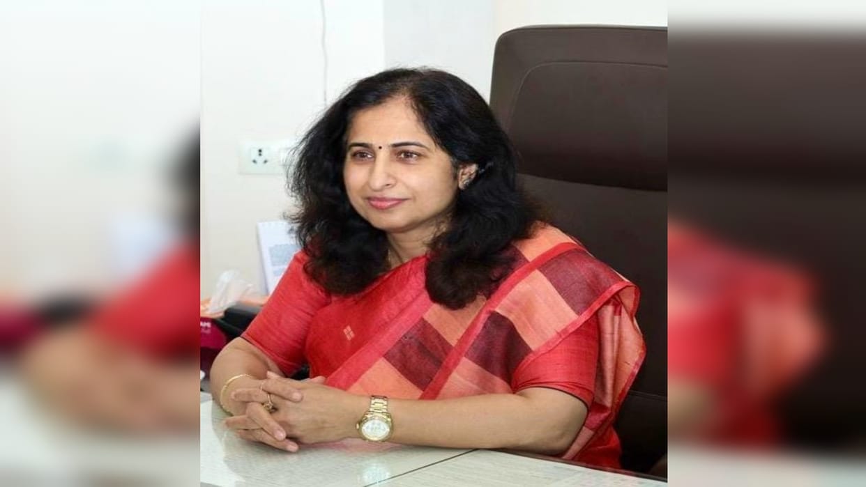 Nivedita becomes the first woman member of the Airport Authority Board, a student of the 1987 batch of SMC.
