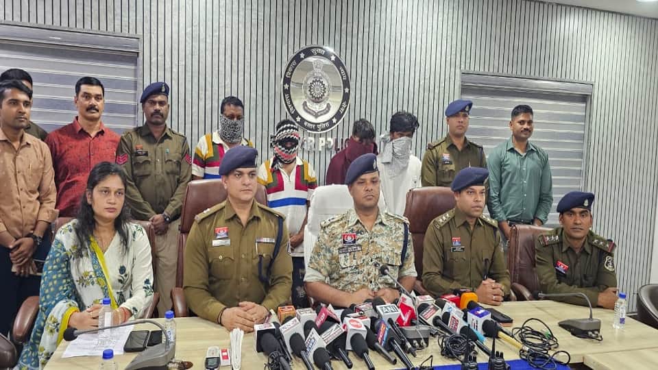 पुलिस की गिरफ्त में आरोपी