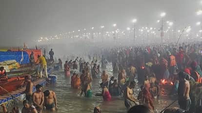 Prayagraj Magh Purnima 2026 Live Maghi Purnima Puja Snan Triveni Sangam Photos Video News in Hindi
