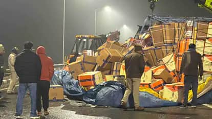 UP: A truck loaded with medicines overturned onto a bullock cart in Rampur, killing four oxen