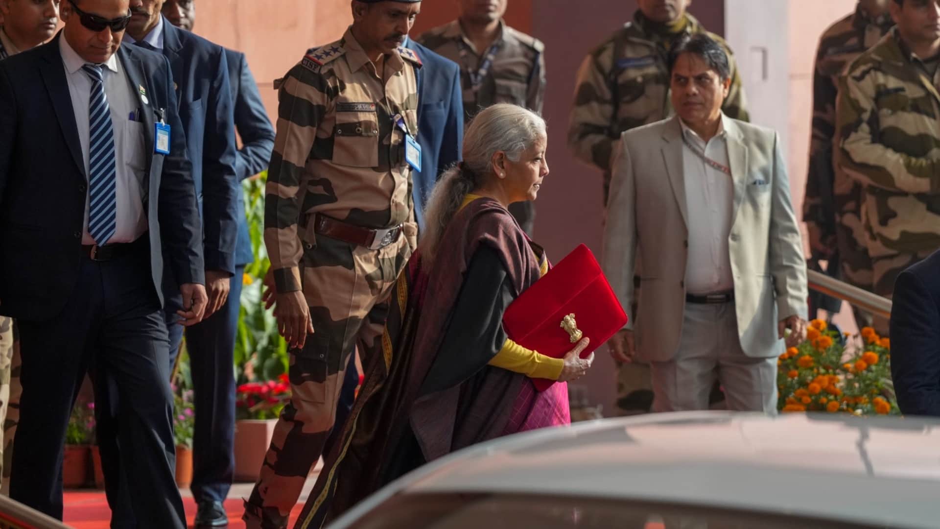 Union Budget 2026 Finance Minister Nirmala Sitharaman and her team President Droupadi Murmu see pictures