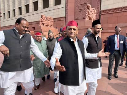 UP: Akhilesh Yadav attacks Union Budget, says the budget neither mentions nor concerns the common man