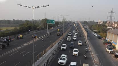 Light drizzle brings down pollution in Delhi