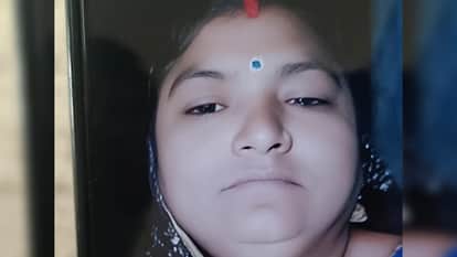 Woman returning after bathing in Ganges on Mauni Amavasya dies in road accident, auto-rickshaw driver absconds