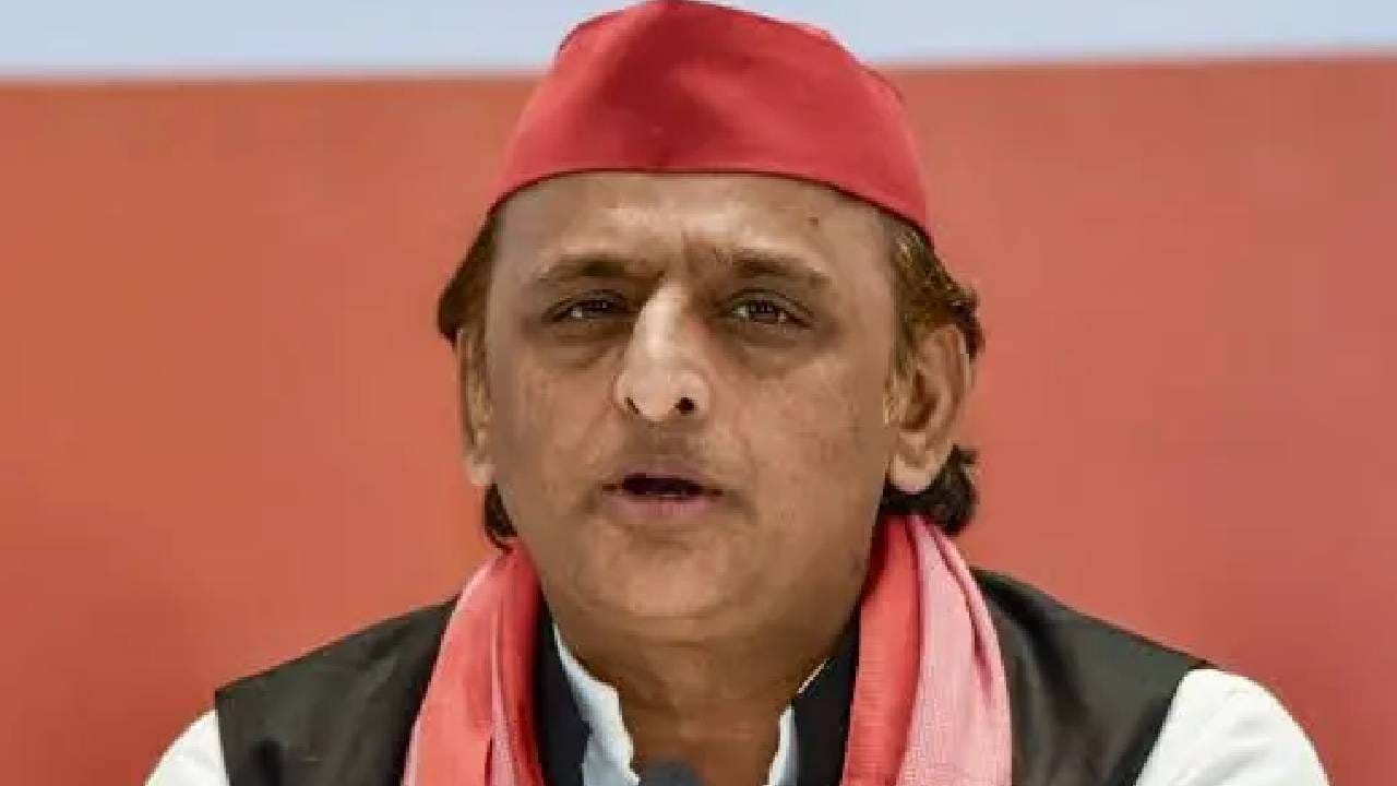 UP Big News Akhilesh fires at EC abduction of female constable before wedding triple sister suicide story