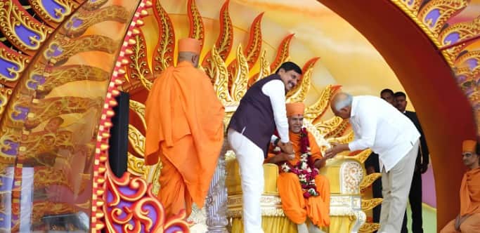 महंत स्वामी महाराज के 92वें जन्मजयंती महोत्सव ने वडोदरा पहुंचे सीएम डॉ. मोहन यादव