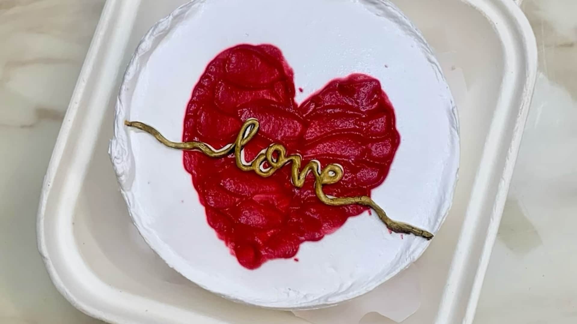 Valentine's day 2026 gifts for your partner according to zodiac sign in hindi