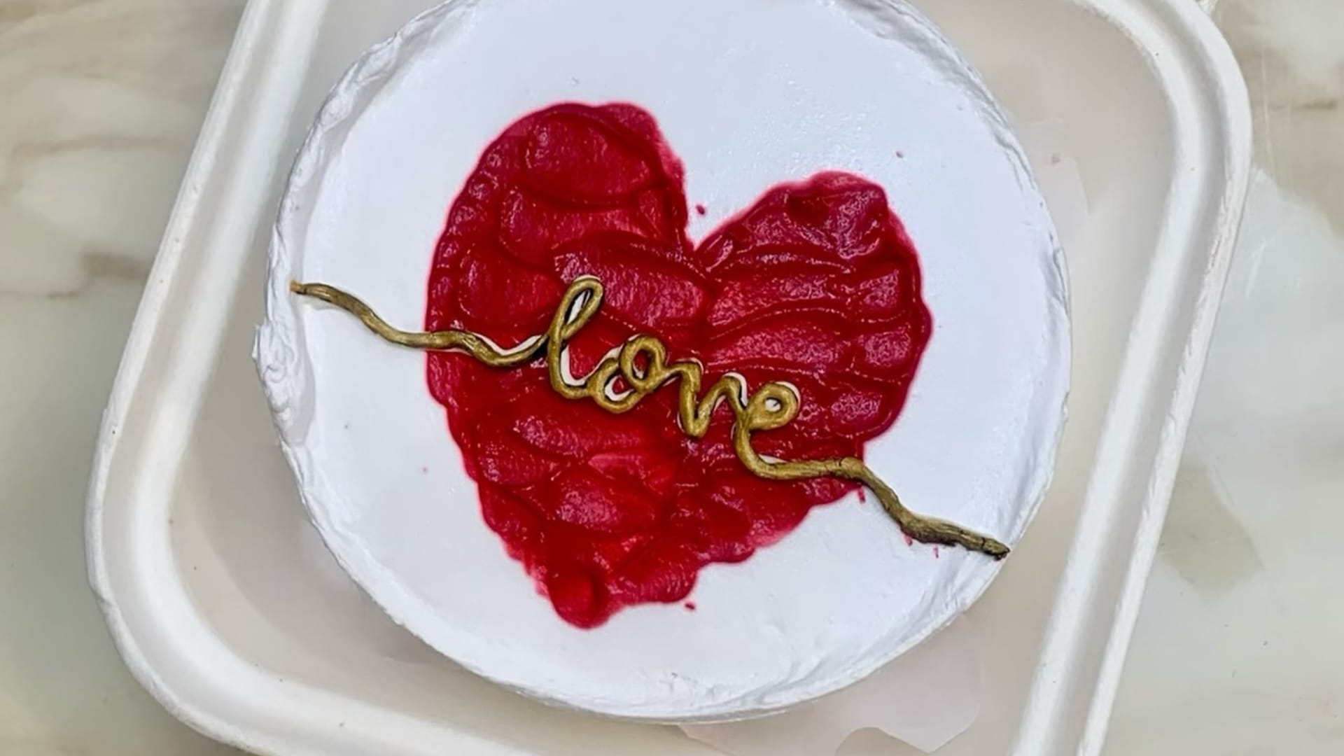 Valentine's day 2026 gifts for your partner according to zodiac sign in hindi