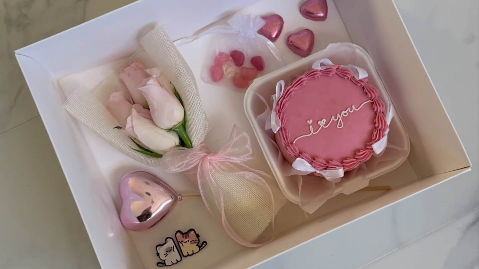 latest design of cakes for valentine week celebration