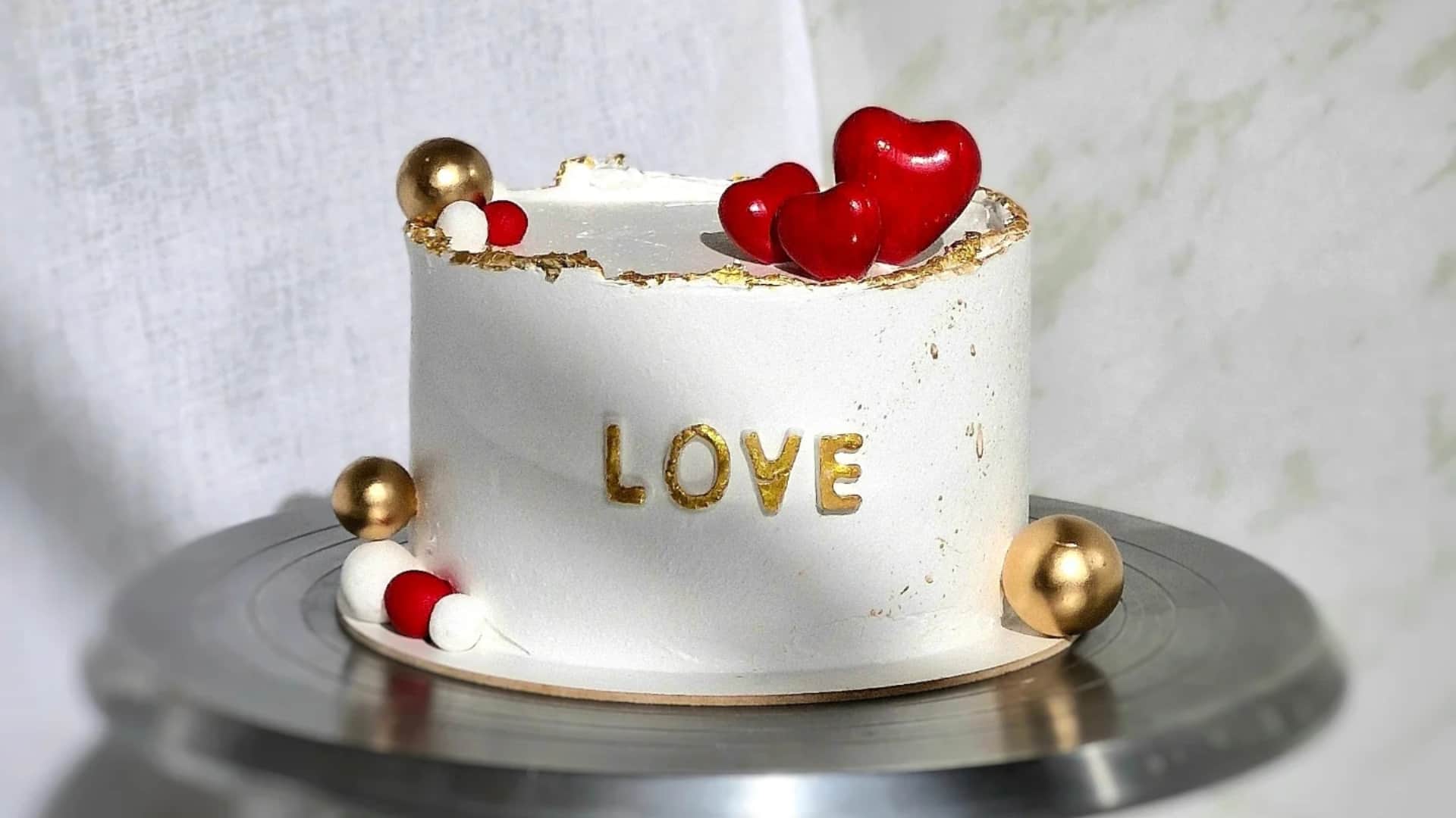 latest design of cakes for valentine week celebration
