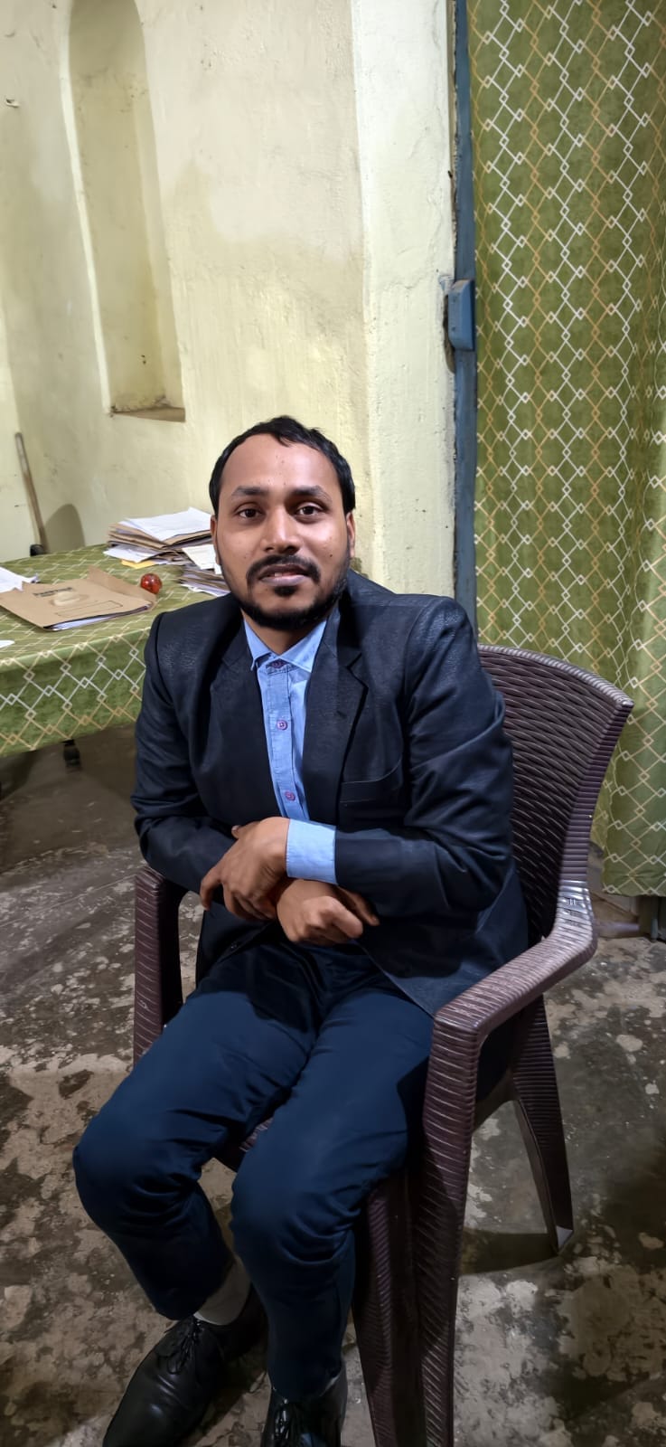 फर्जी आईएएस अधिकारी बनकर आने वाला युवक।
