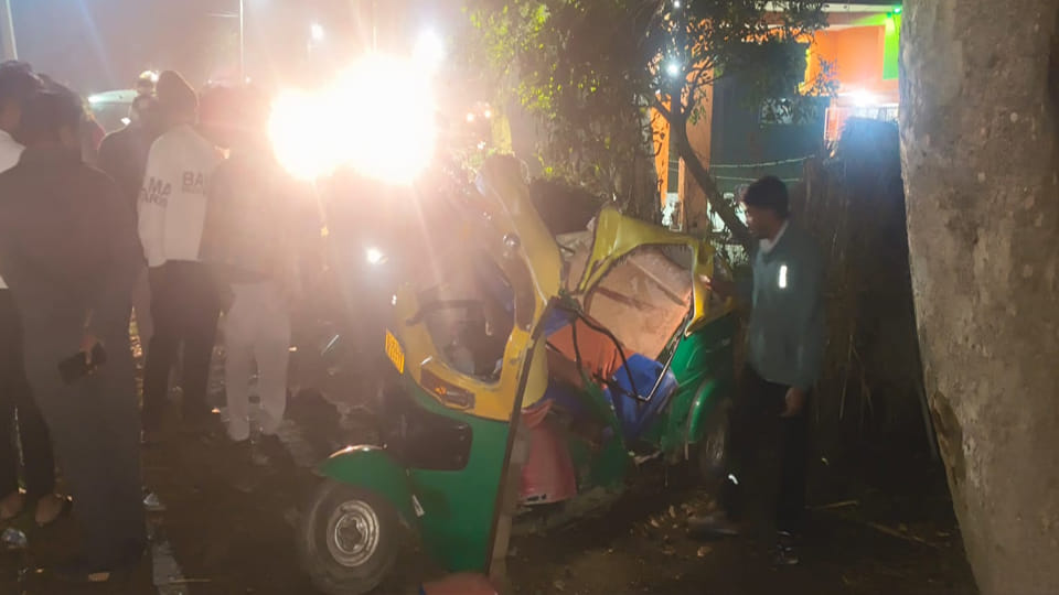 Etawah: Uncontrolled Forest Department vehicle collides with two auto-rickshaws, one dead