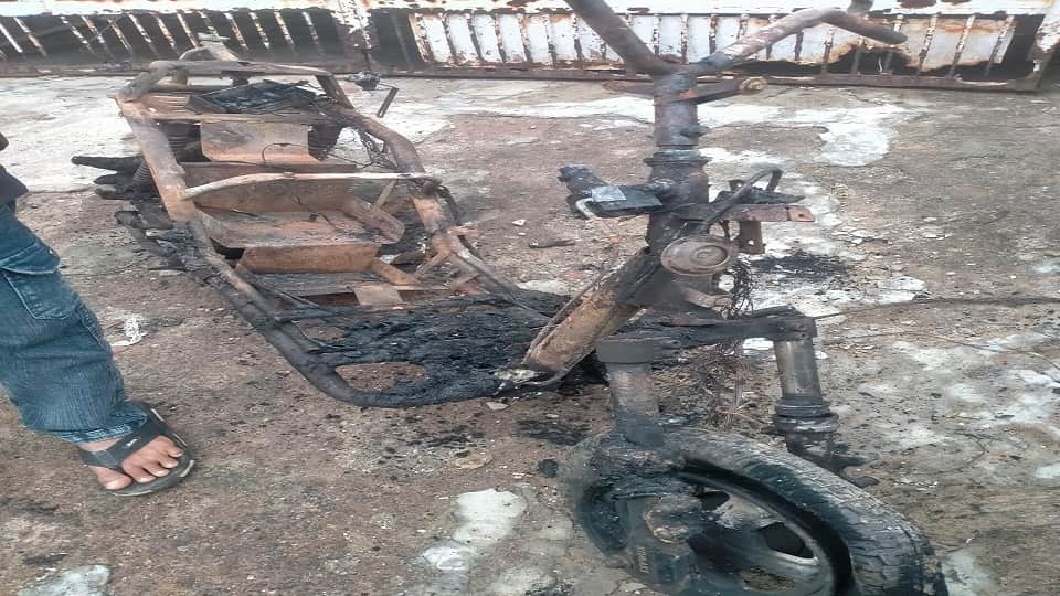 जलकर राख हुई इलेक्ट्रिक स्कूटी