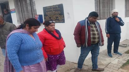 Clerk of Hathras CMO office arrested red handed while taking bribe