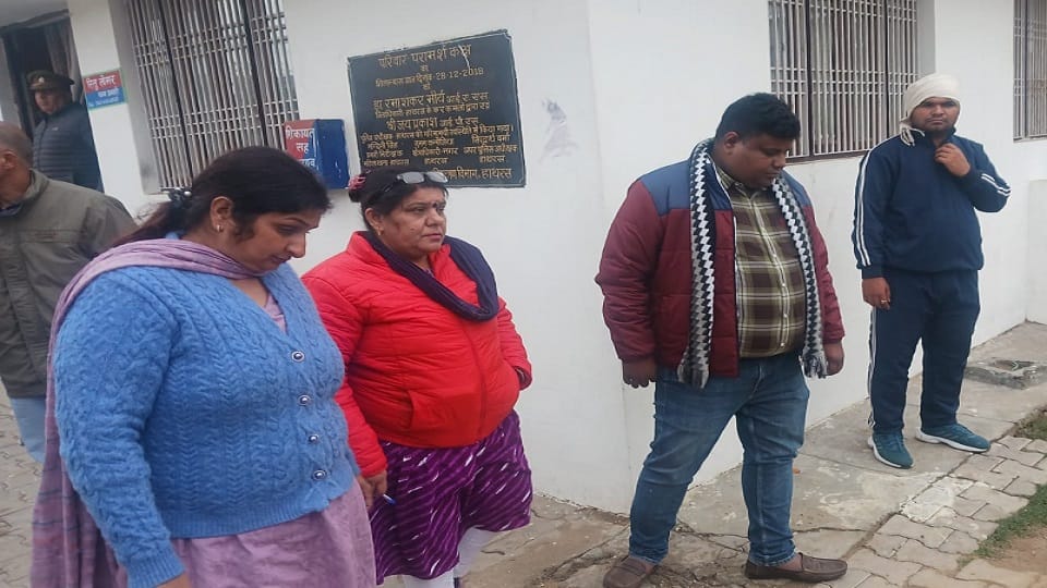 Bribers caught in Hathras