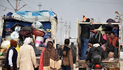 आ अब लौट चलें: पुण्य की गठरी के साथ पिपिया में भरा गंगाजल, कल्पवासी चले घर; 15 को महाशिवरात्रि का अंतिम स्नान Devotees have started returning home final bathing ritual of Mahashivratri on the 15th magh mela 2026