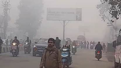 Dense Fog Returns in Meerut After 15 Days, Rain and Hail Increase Cold, Traffic Slows on Highway