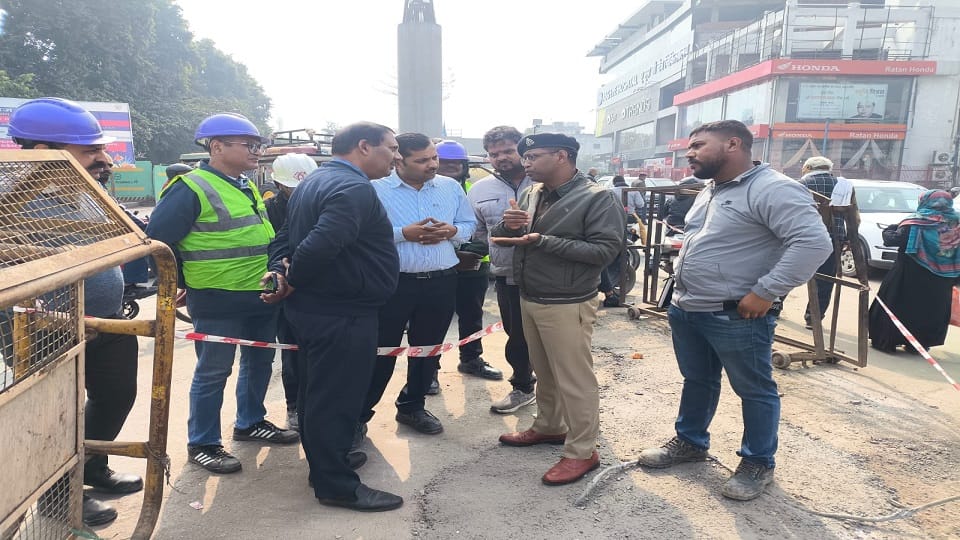 Traffic has been made one way on MG Road in Agra
