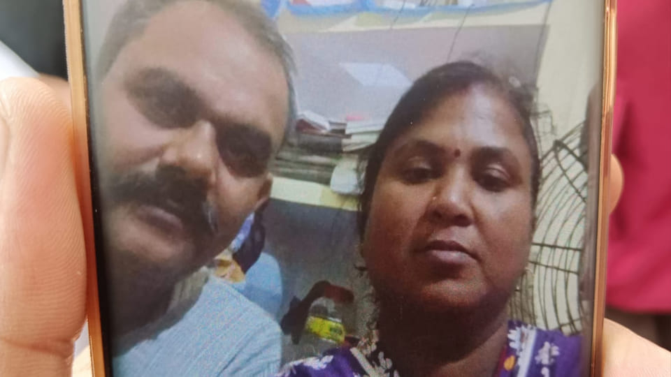 Kanpur: A speeding loader truck ran over a husband and wife on a motorcycle; both died on the spot