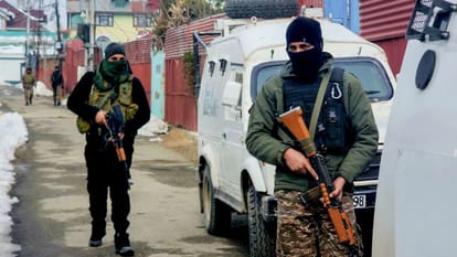 Encounter begins between security forces and Jaish terrorists in Kishtwar