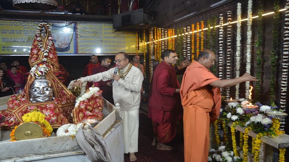 Shri Man:Kameshwar Mandir 11 Rudra Akhand Jyots Adorned with Silver on Magh Purnima