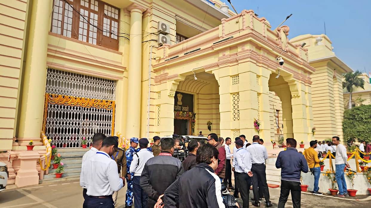 Bihar News: Threat to bomb Bihar Assembly and Siwan Civil Court, police arrived with bomb disposal squad