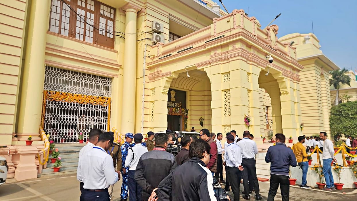 Bihar News: Threat to bomb Bihar Assembly and Siwan Civil Court, police arrived with bomb disposal squad